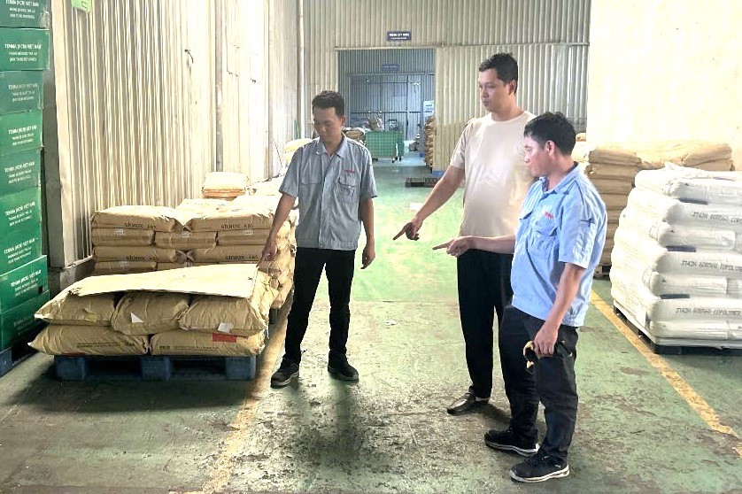 Bắt nhóm đối tượng trộm 3 tấn hạt nhựa, tổng trị giá hơn 263 triệu đồng