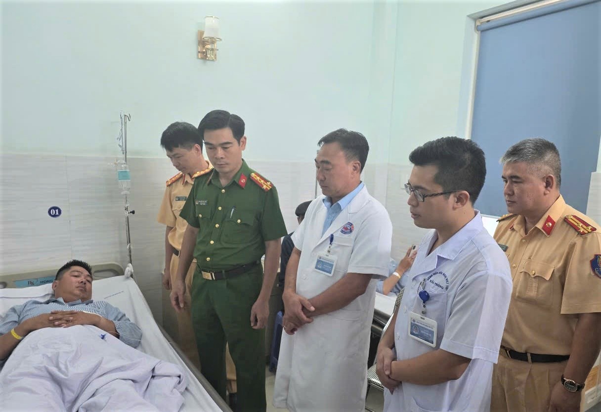 Không chấp hành hiệu lệnh, lao xe vào khiến cán bộ Cảnh sát giao thông bị gãy chân