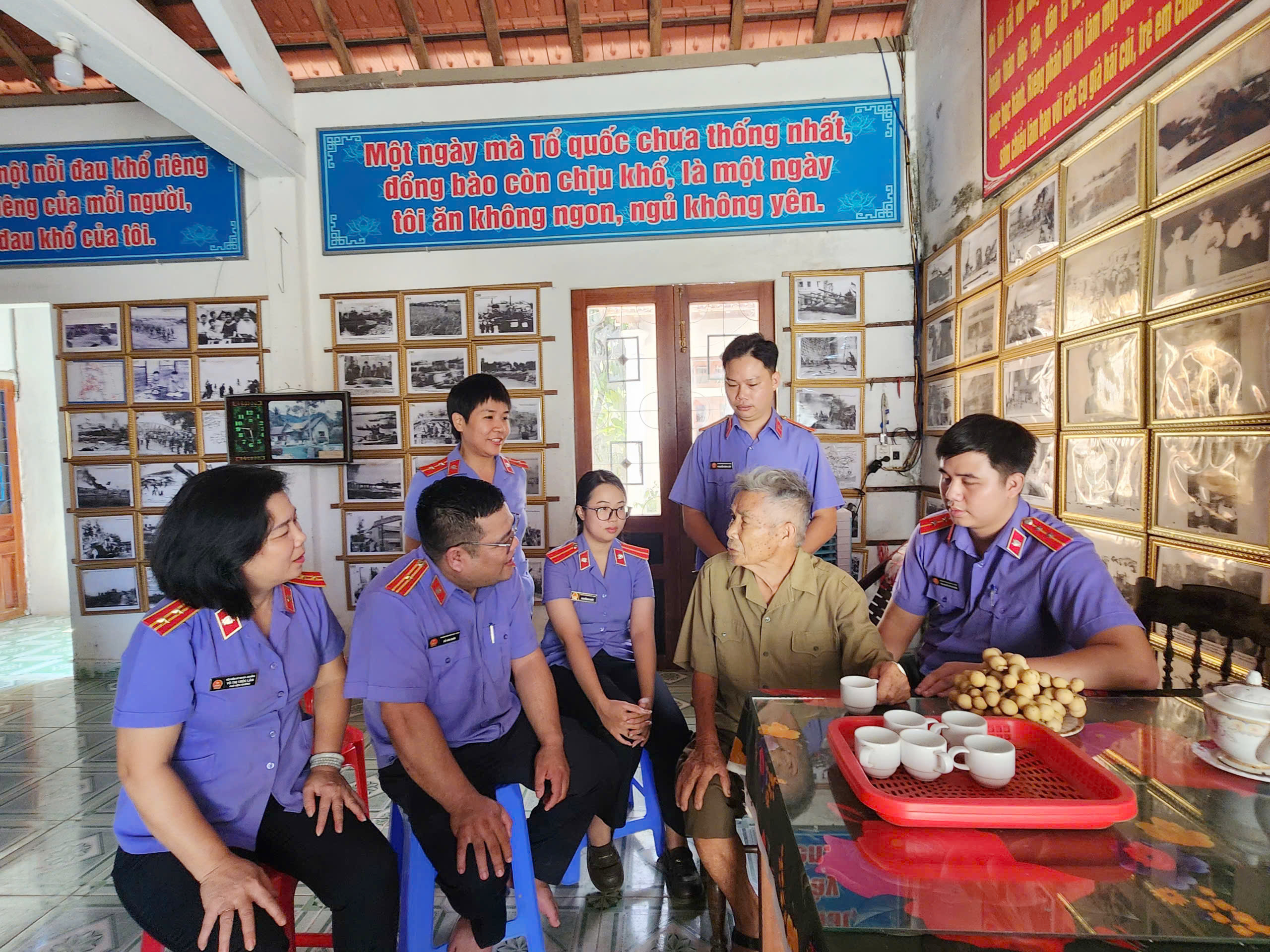 Bài 2 Từ những trang thơ của cha đến bản lĩnh người Kiểm sát viên