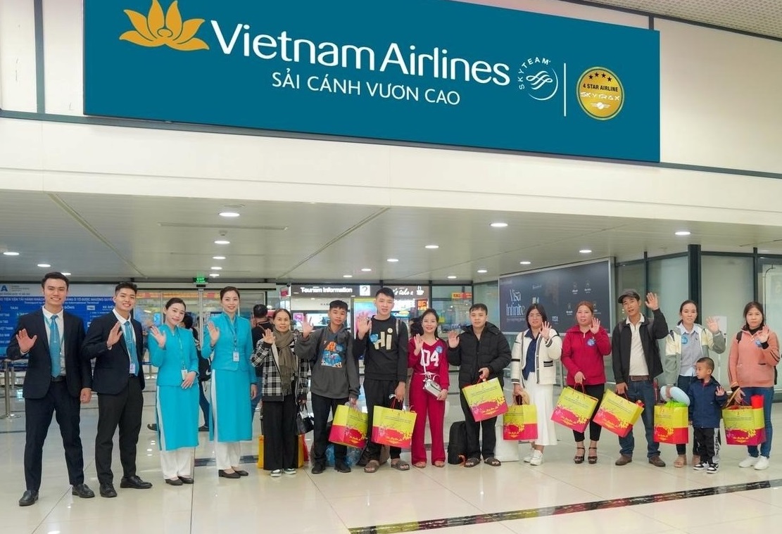 Hàng nghìn vé tàu xe, máy bay và “Bữa cơm tất niên Công đoàn” cho người lao động
