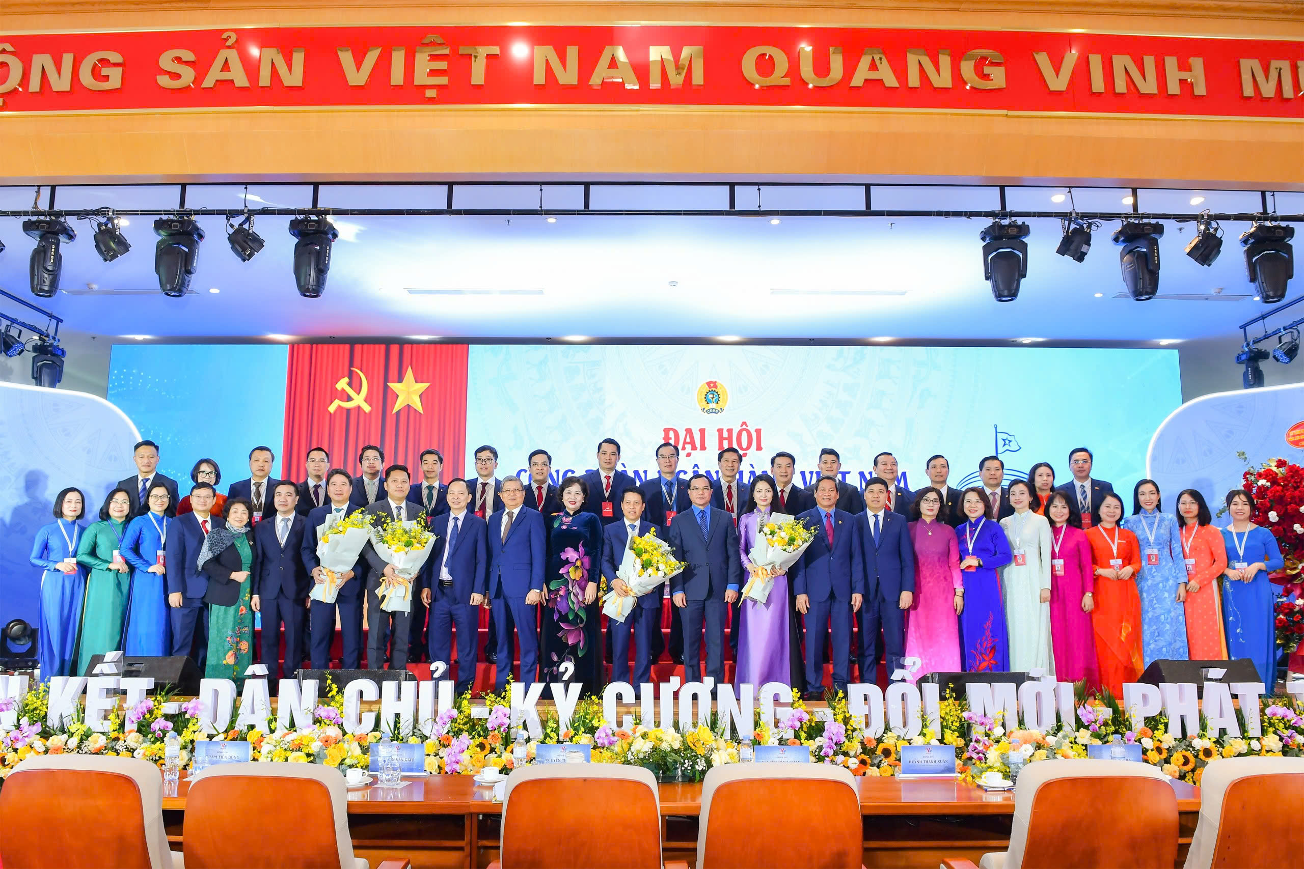 Công đoàn Ngân hàng Việt Nam Tự hào 33 năm xây dựng và phát triển