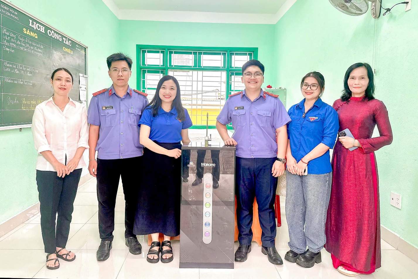 VKSND khu vực 10, TP Đà Nẵng trao tặng máy lọc nước cho trường học