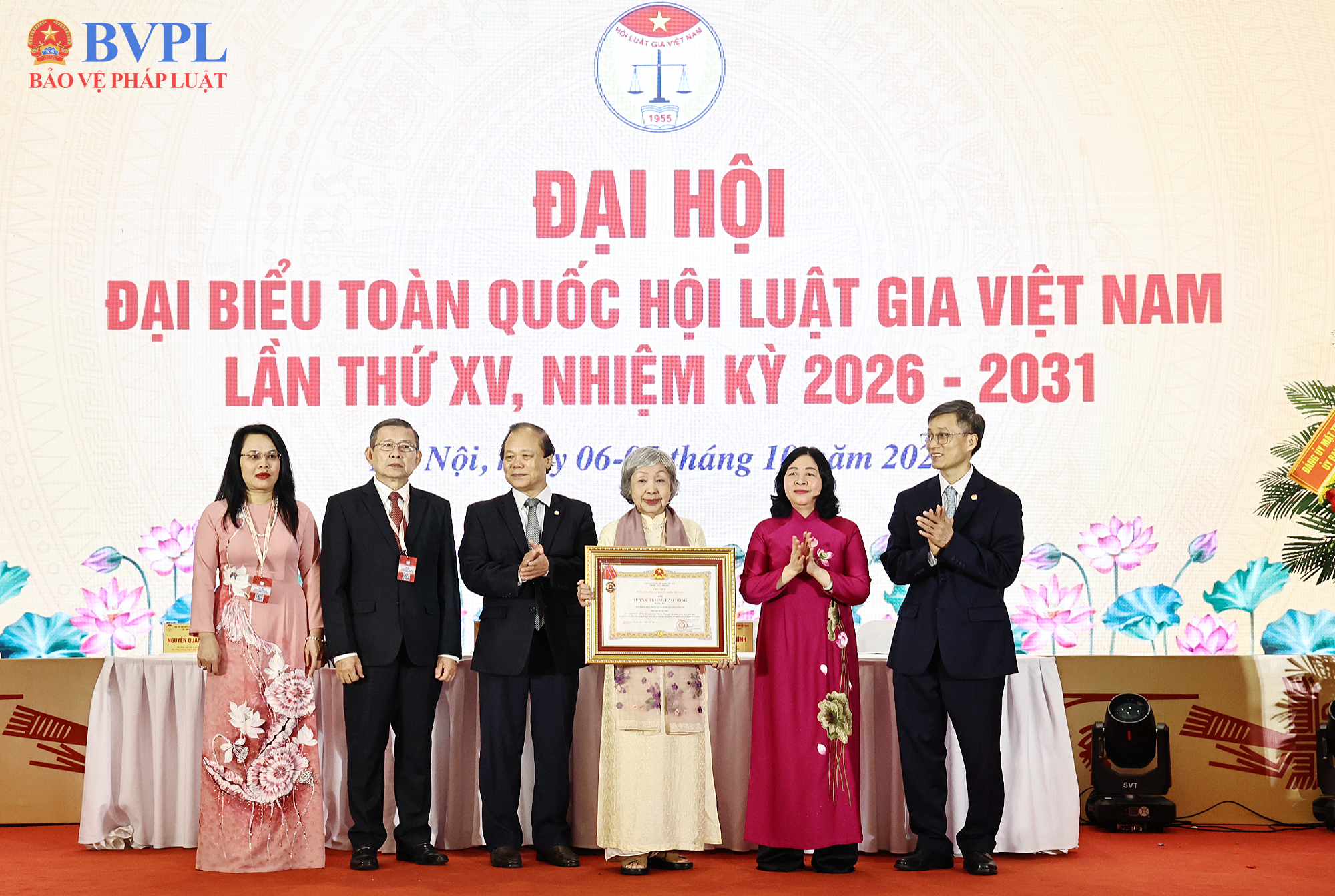 Đại hội XV Hội Luật gia Việt Nam Nhiều cá nhân và tập thể vinh dự đón nhận Huân chương cao quý
