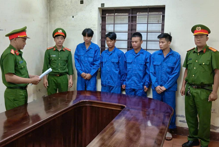 Bắt giữ 5 đối tượng “tổ chức sử dụng trái phép chất ma túy”