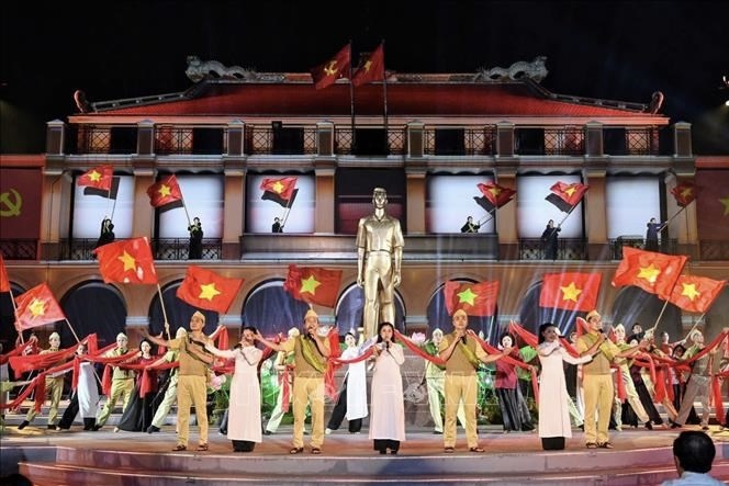 Tổ chức chương trình nghệ thuật “80 năm - Vang mãi bản hùng ca Hà Nội”