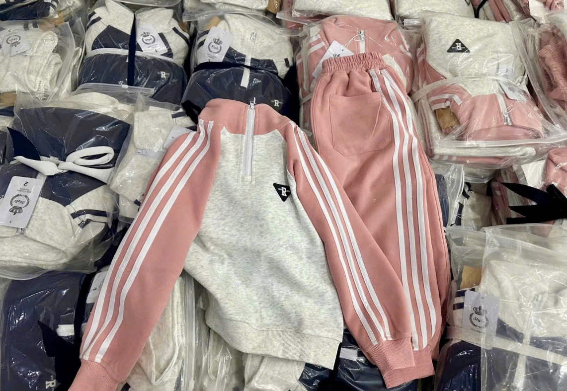 Chuyển cơ quan Công an vụ hơn 1 100 bộ quần áo nghi giả mạo nhãn hiệu Adidas