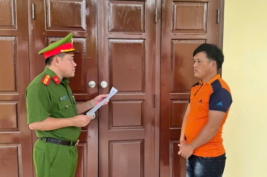 Khởi tố đối tượng vận chuyển 200 bình khí N2O