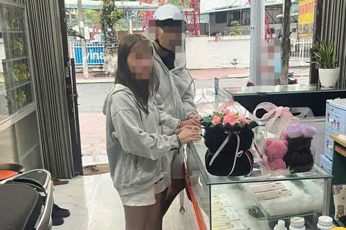 Giả vờ mua iPhone rồi chiếm đoạt, 4 đối tượng bị đề nghị truy tố