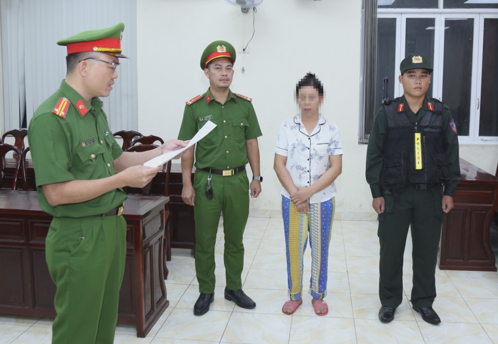 Khởi tố 2 đối tượng cho hơn 2 300 con heo ăn chất tạo nạc