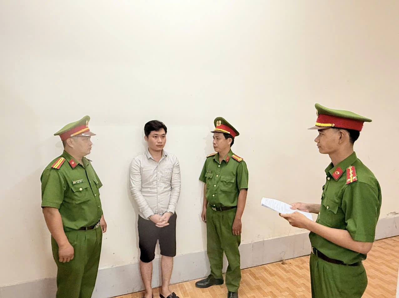 Khởi tố, bắt tạm giam đối tượng lừa “chạy việc”, chiếm đoạt 260 triệu đồng