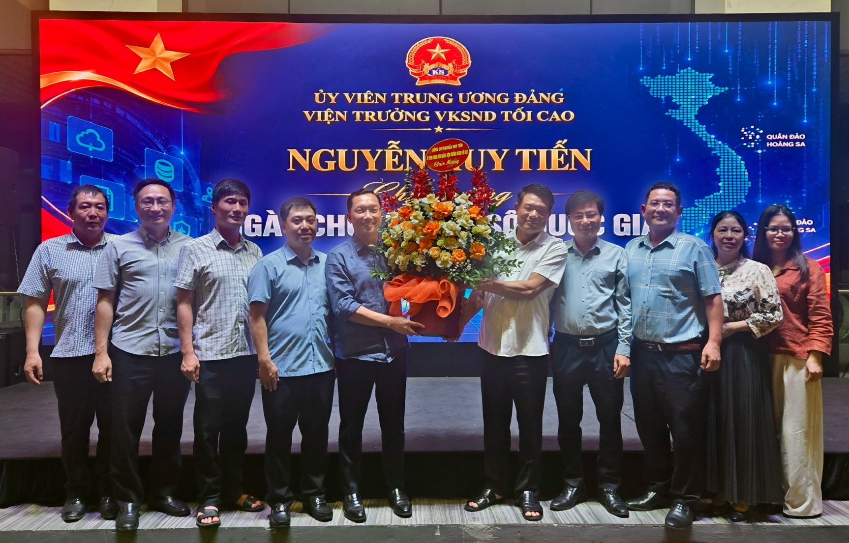 Viện trưởng Nguyễn Huy Tiến chúc mừng Cục Thống kê tội phạm và chuyển đổi số nhân Ngày Chuyển đổi số quốc gia 10 10