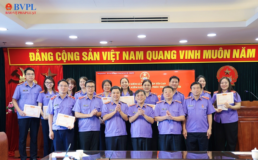 Viện Phúc thẩm 1 trao giải cuộc thi “Tăng tốc về đích” phong trào “Bình dân học vụ số”
