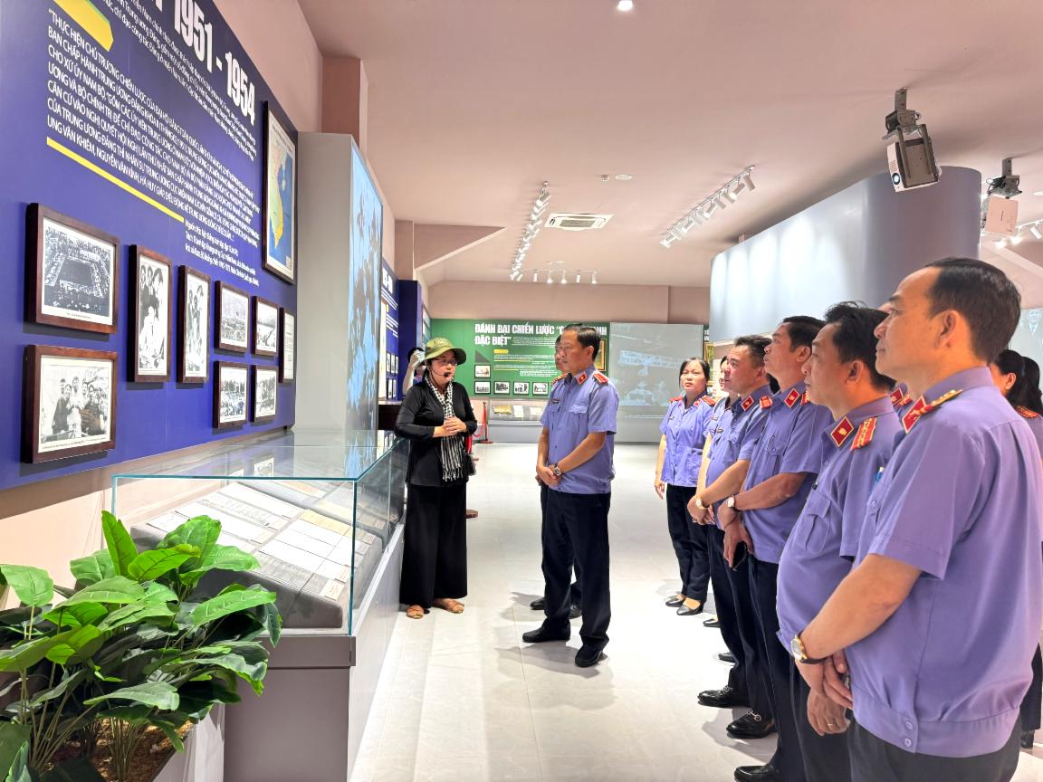Hành trình về nguồn và sinh hoạt chuyên đề tại Khu Di tích Căn cứ Trung ương Cục miền Nam