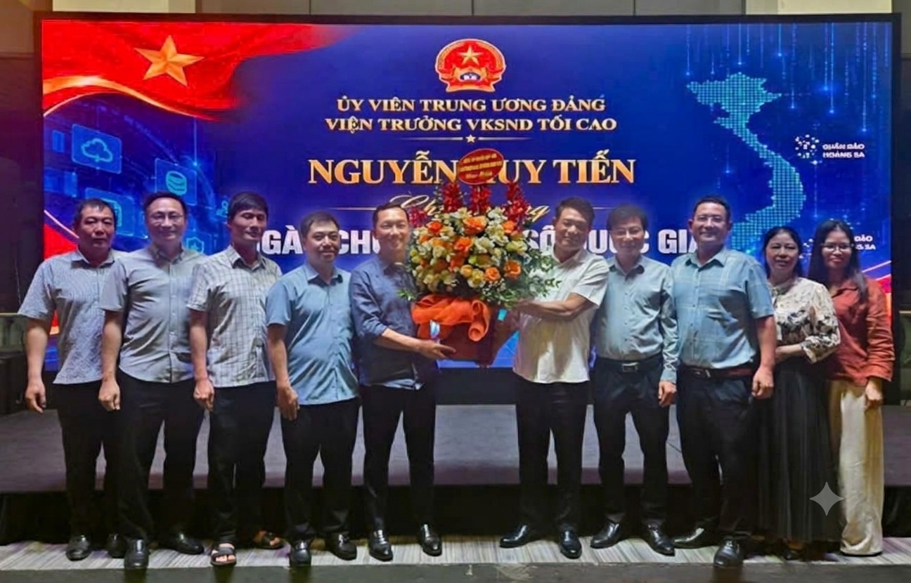 Viện trưởng Nguyễn Huy Tiến chúc mừng Cục Thống kê tội phạm và chuyển đổi số nhân Ngày Chuyển đổi số quốc gia 10 10