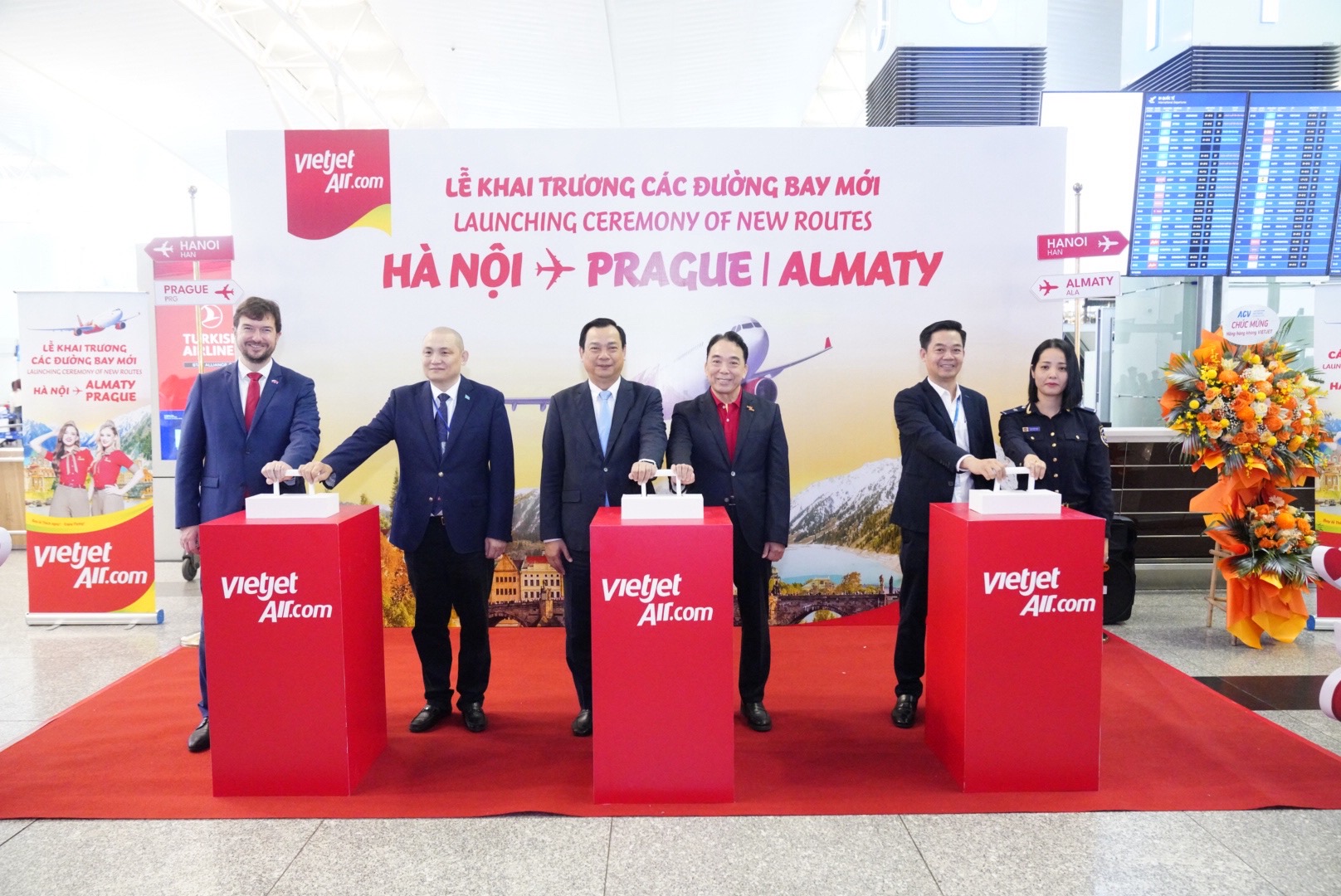 Vietjet khai trương loạt đường bay Hà Nội - Almaty; Praha và Almaty; Praha, tăng cường kết nối Á - Âu