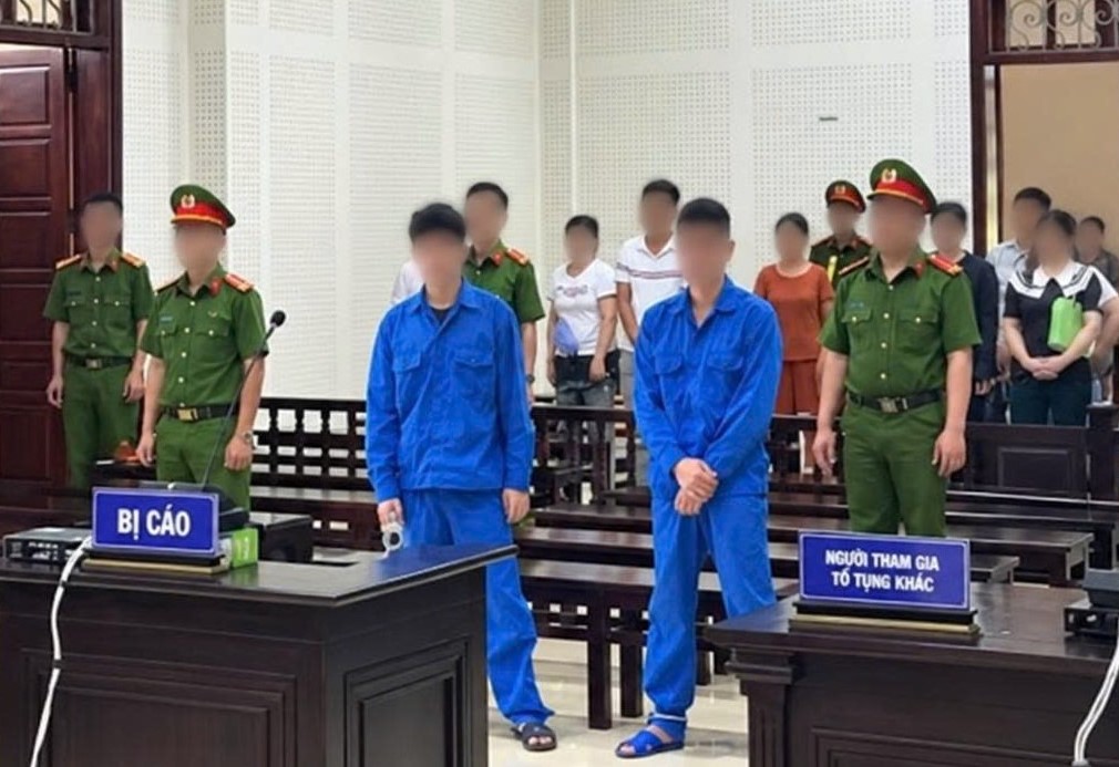 Chặt biển số xe để “khoe chiến tích”, hai thiếu niên lĩnh án tù