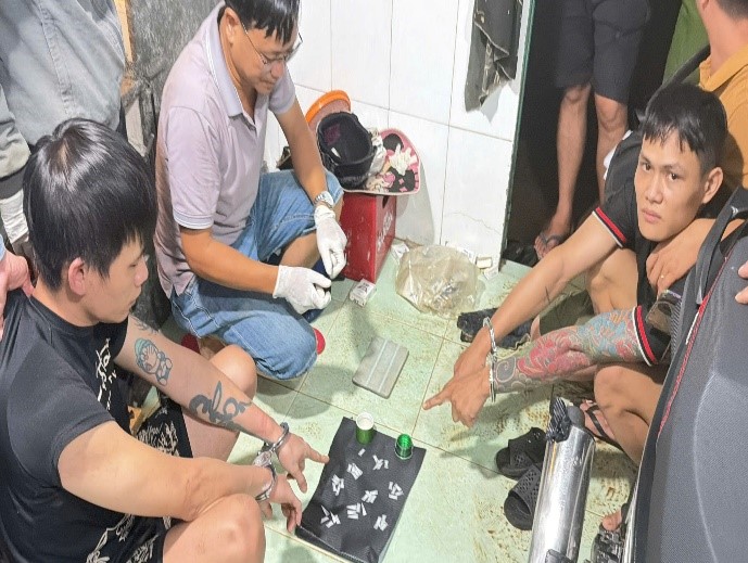 Triệt xóa 2 tụ điểm “mua bán, tổ chức sử dụng trái phép chất ma túy”