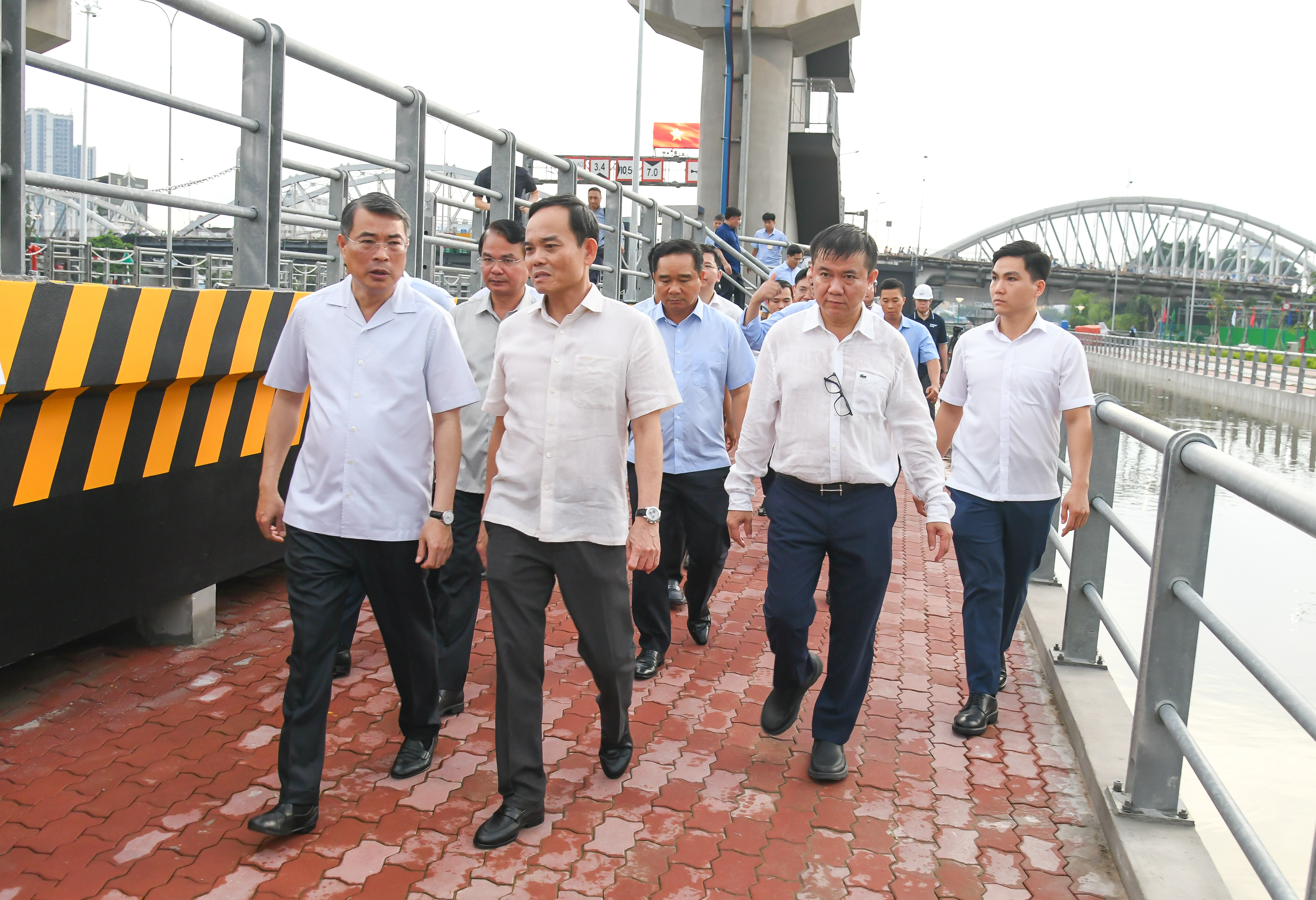 Thủ tướng Lê Minh Hưng thị sát dự án chống ngập 10 000 tỉ đồng tại TP Hồ Chí Minh