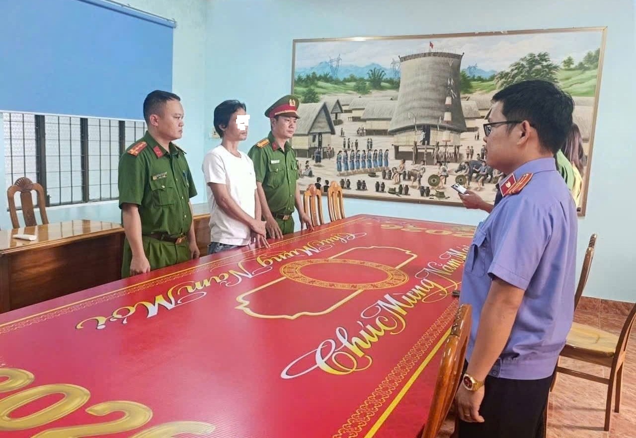 Phê chuẩn quyết định khởi tố vợ chồng chủ kênh “Già làng Tây Nguyên”