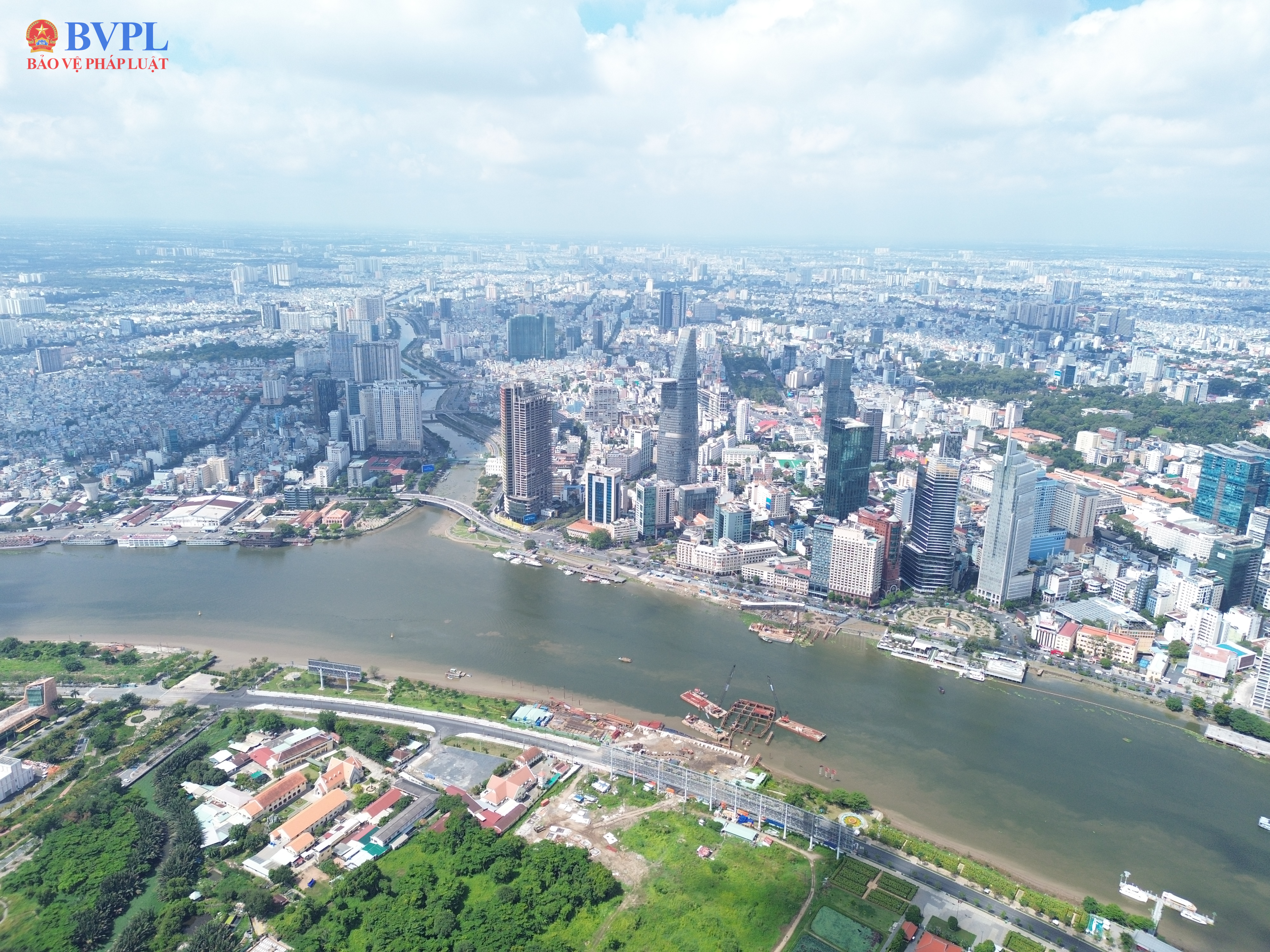 TP Hồ Chí Minh cấm luồng sông Sài Gòn để hợp long cầu đi bộ nghìn tỉ