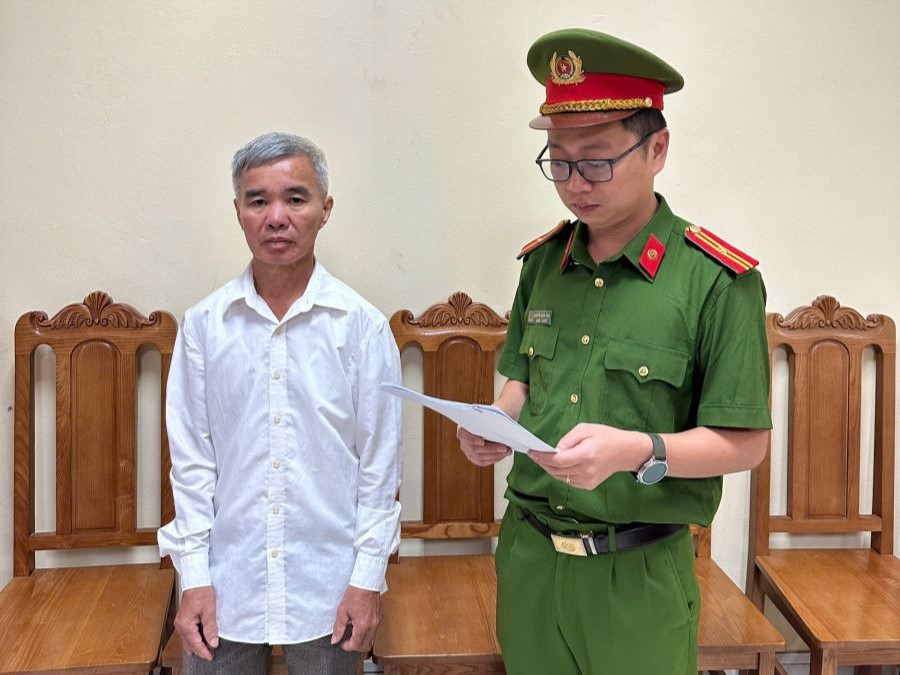 Phê chuẩn khởi tố nguyên Chủ tịch UBND xã bán đất công