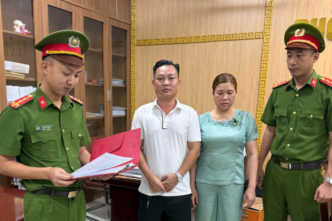 Khởi tố hai bị can trong vụ án mua bán trái phép hóa đơn