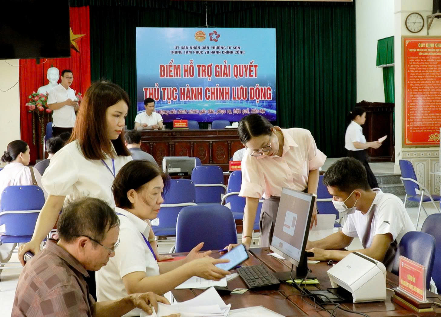 Ban hành cơ chế đột phá thu hút chuyên gia, tài năng trẻ phát triển kinh tế dữ liệu