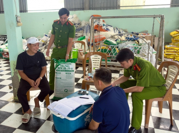 Khởi tố đối tượng sản xuất hàng chục tấn phân bón giả