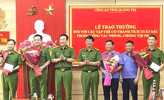 Phòng 2 VKSND tỉnh Quảng Trị được UBND tỉnh khen thưởng đột xuất