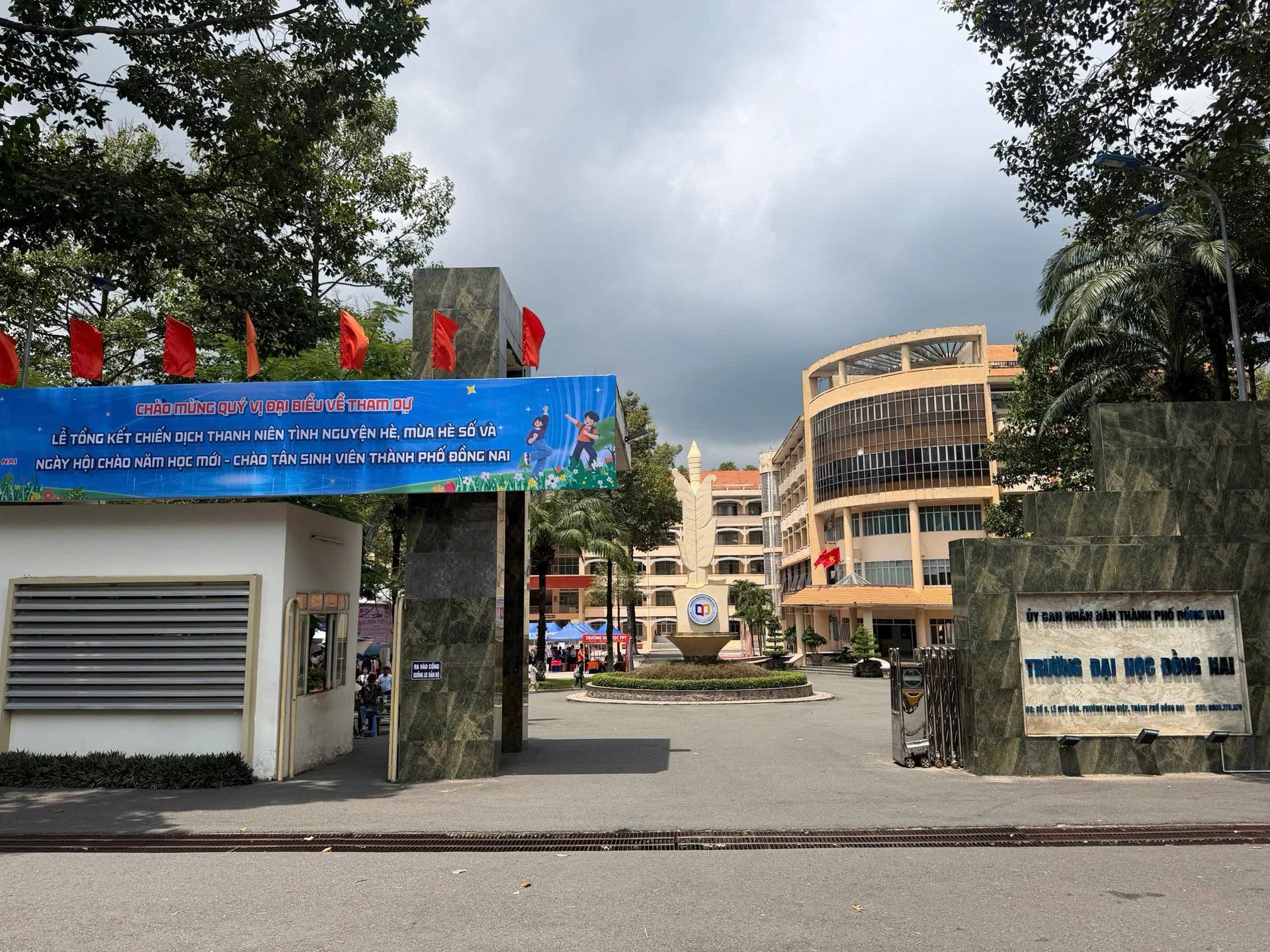 Giảng viên Trường Đại học Đồng Nai không giảng dạy nhưng vẫn nhận 240 triệu đồng tiền lương