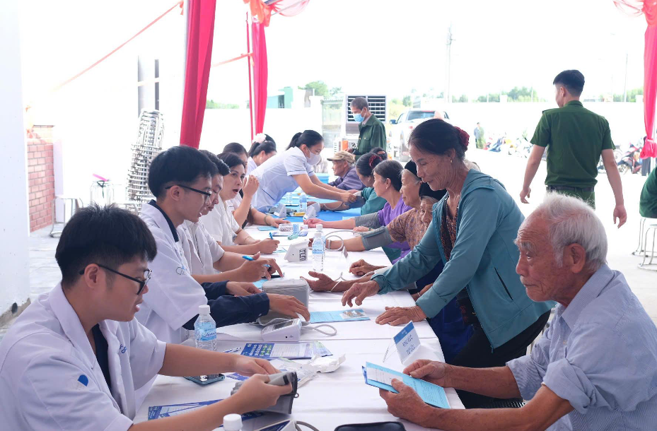 Pharmacity đồng hành Bệnh viện Đại học Y Hà Nội khám sức khỏe miễn phí cho đồng bào vùng biên