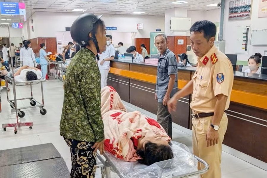 Cứu sống người phụ nữ nhảy cầu Vàm Cống xuống sông Hậu trong đêm