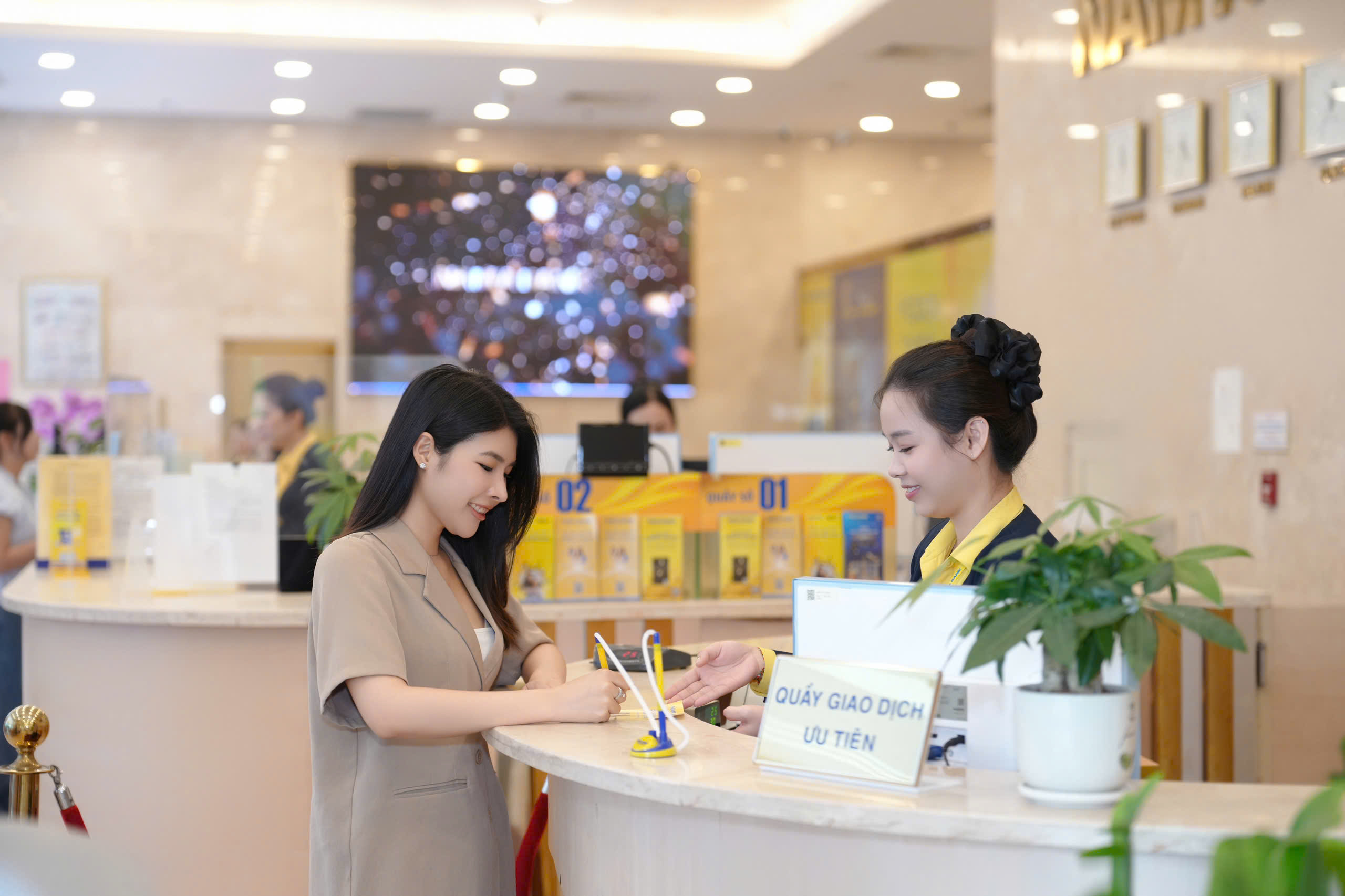 Nam A Bank giảm đồng loạt lãi suất, tung hơn 25 000 tỉ đồng vốn ưu đãi hỗ trợ doanh nghiệp