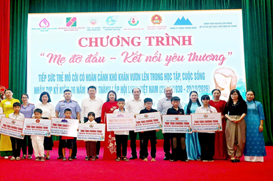 Lan tỏa yêu thương qua chương trình “Mẹ đỡ đầu - Kết nối yêu thương”