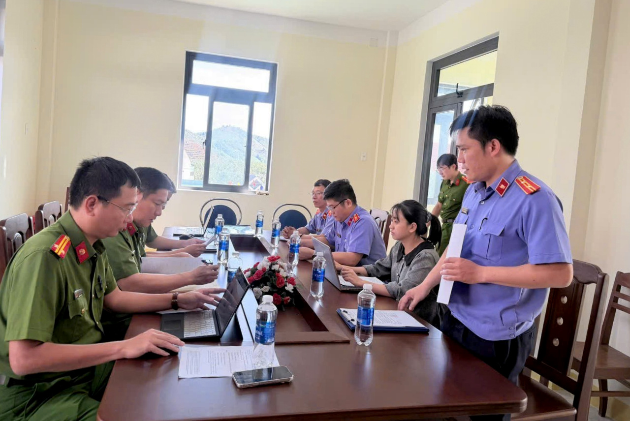 VKSND khu vực 8, tỉnh Quảng Ngãi kiểm sát nguồn tin tội phạm tại Công an xã