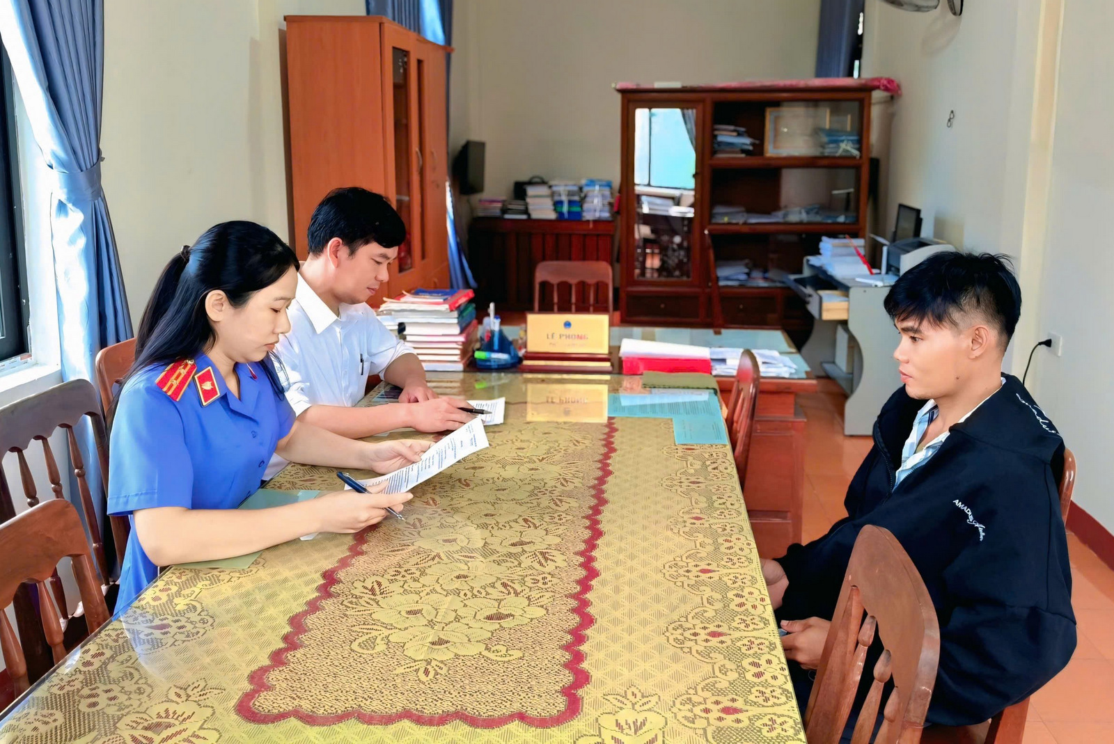 Hỗ trợ khởi kiện xác định cha cho bé trai chưa có giấy khai sinh