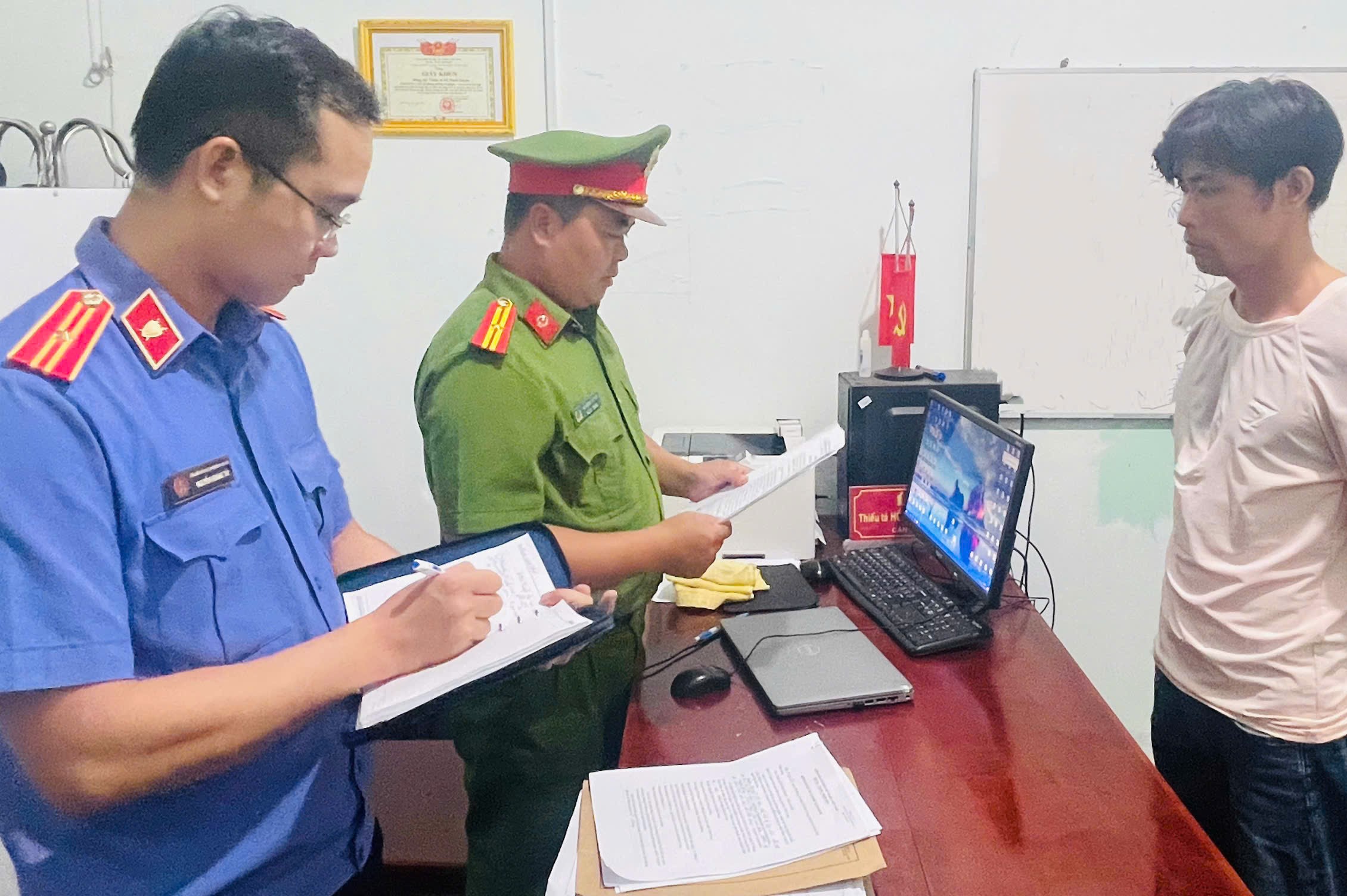 Phê chuẩn khởi tố, bắt tạm giam bị can về tội “Sử dụng trái phép chất ma túy”