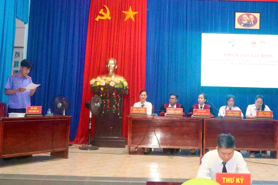VKSND tỉnh Vĩnh Long phối hợp tổ chức phiên tòa giả định tuyên truyền pháp luật về hụi