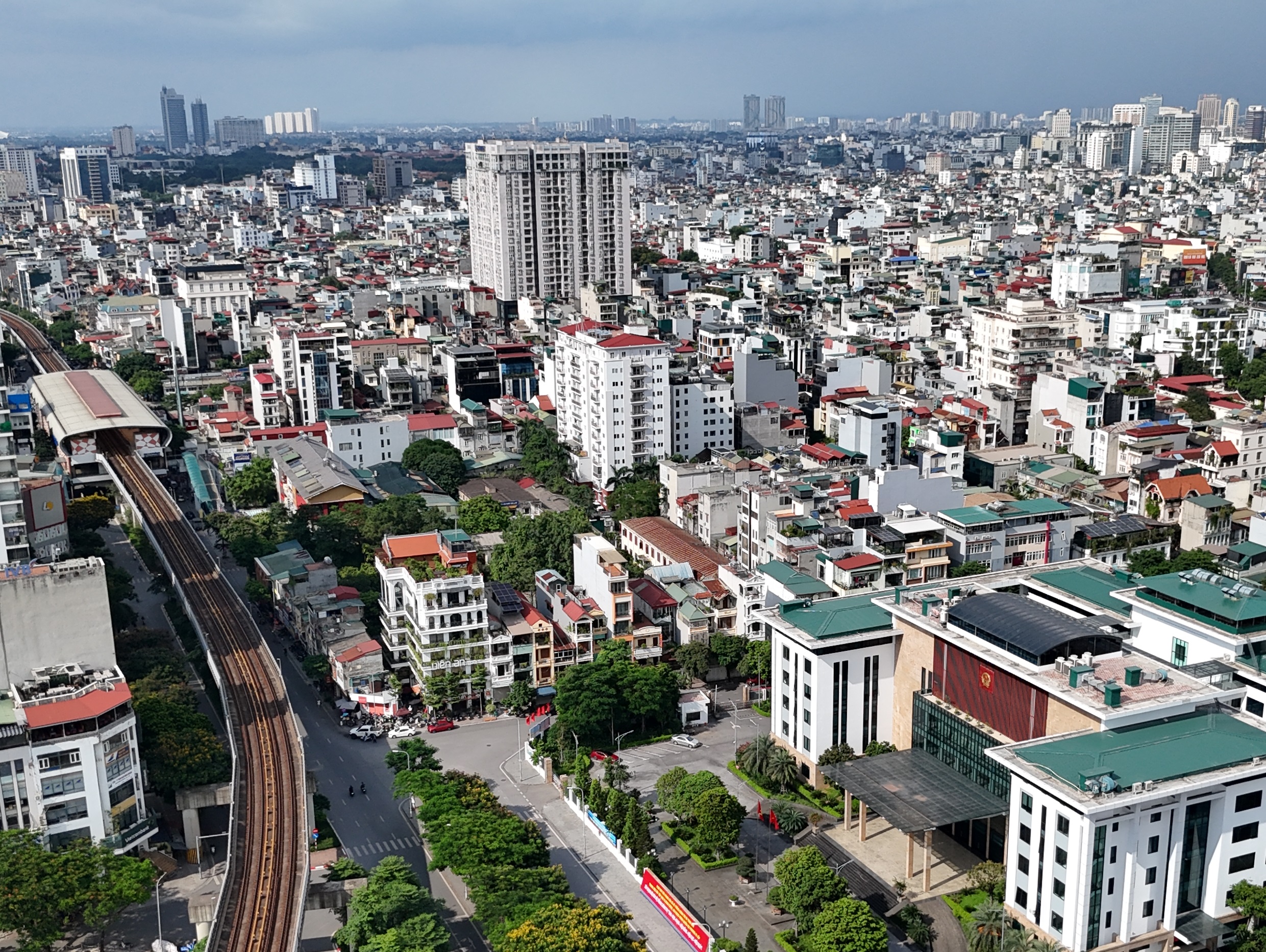 Khai thác hiệu quả nguồn lực đất đai phục vụ phát triển kinh tế xã hội và tái thiết đô thị