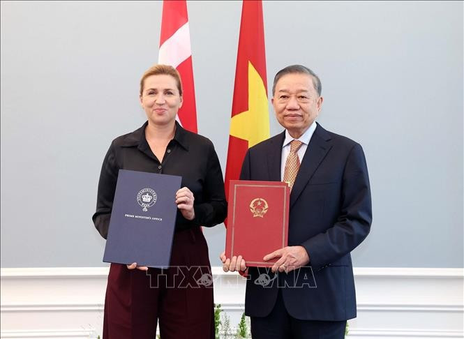 Tuyên bố chung về việc thiết lập quan hệ Đối tác chiến lược toàn diện giữa nước Cộng hòa xã hội chủ nghĩa Việt Nam và Đan Mạch