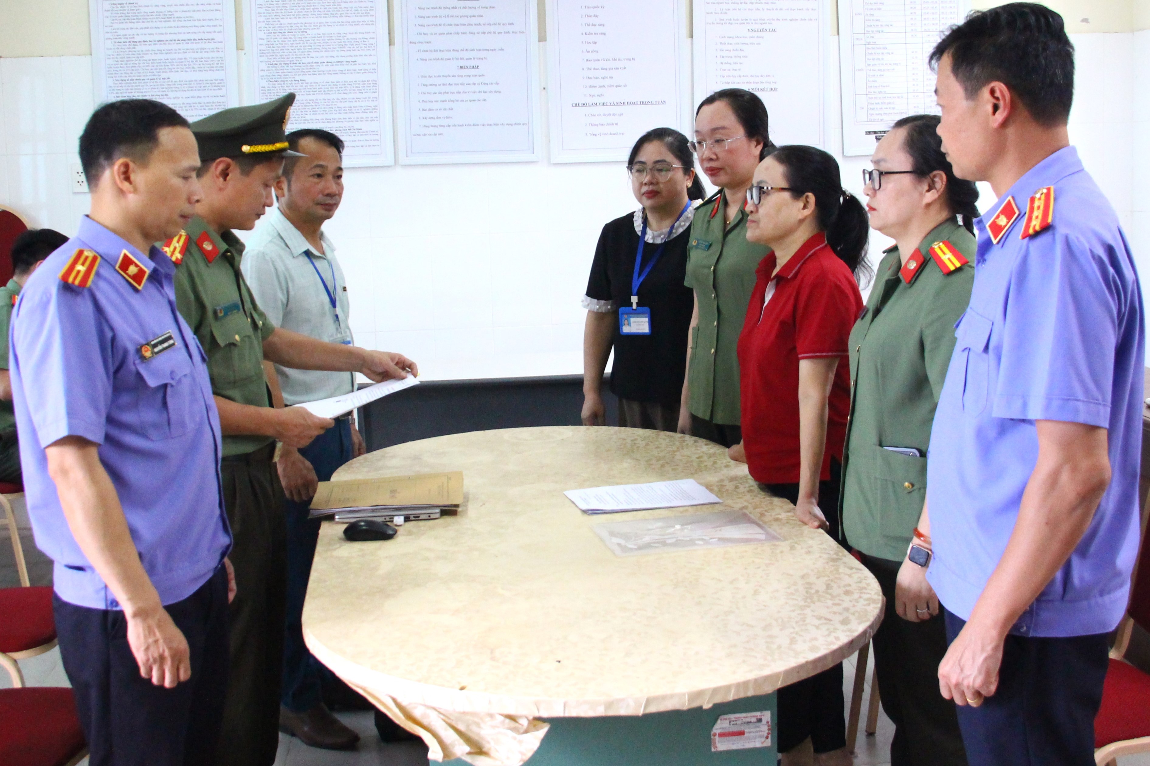 Phê chuẩn khởi tố, bắt tạm giam người phụ nữ bôi nhọ chính quyền địa phương