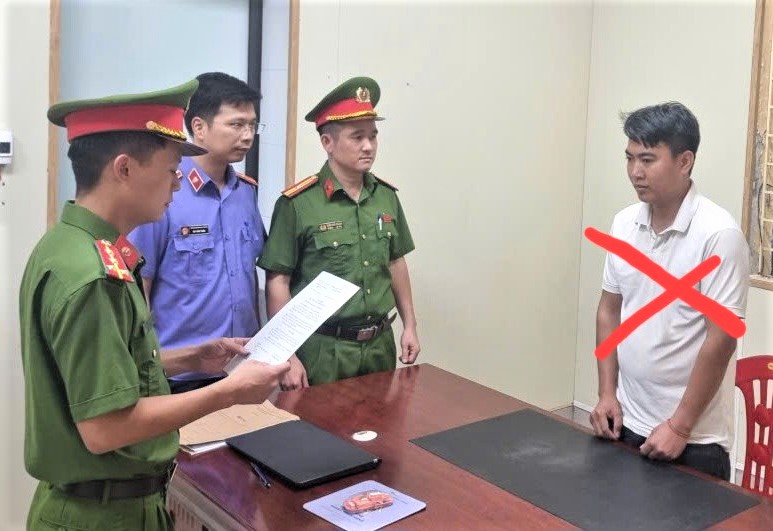Khởi tố tài xế lái ô tô lao về phía Cảnh sát giao thông