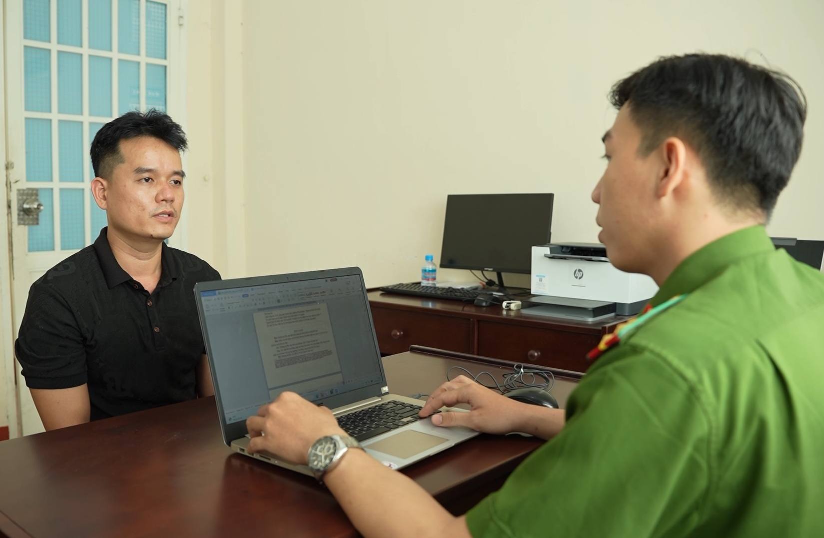Bắt giữ đối tượng dùng dao cướp tiệm vàng chỉ sau 40 phút truy xét