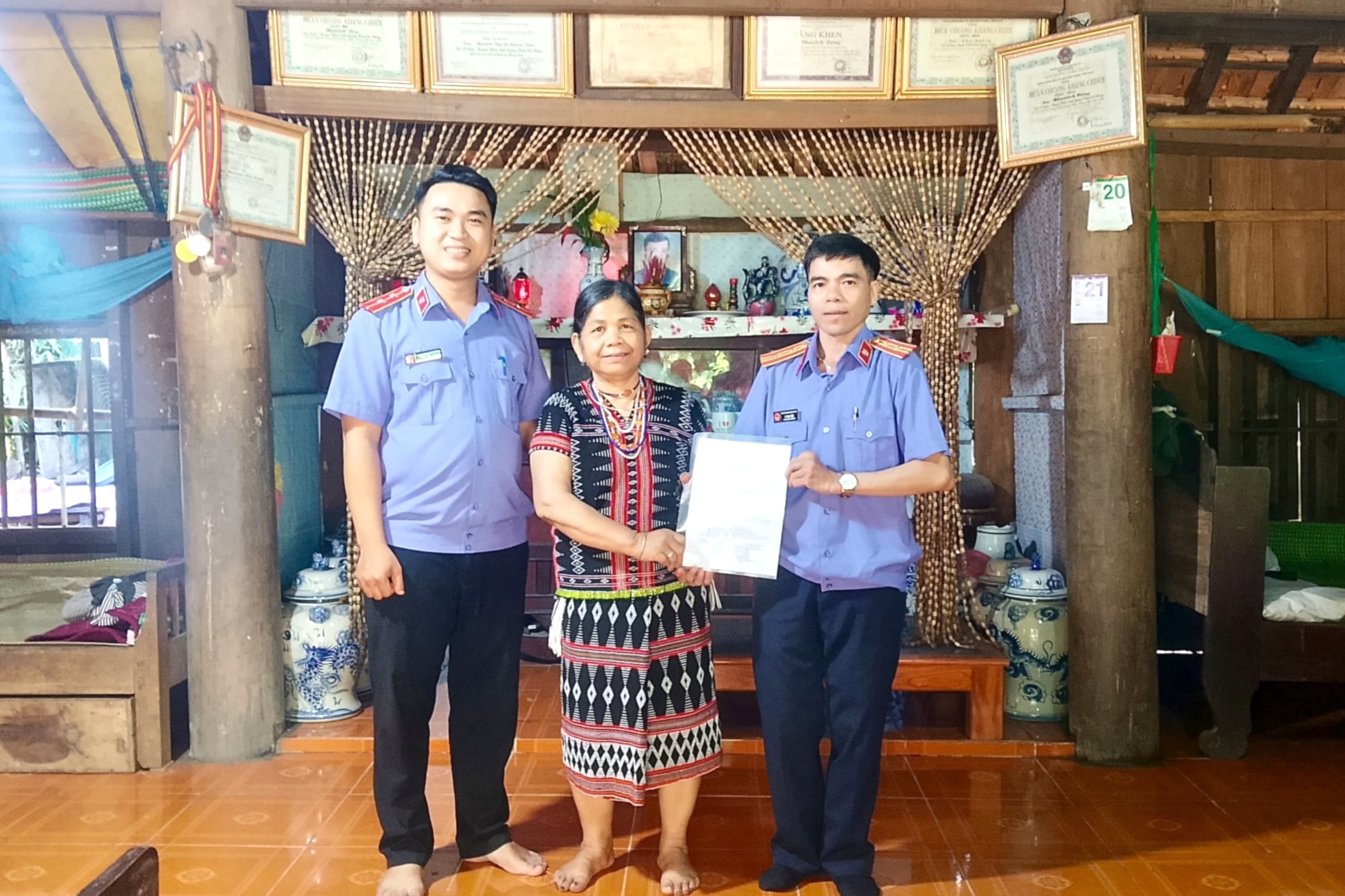 Hỗ trợ người dân tộc thiểu số được vay vốn, hưởng trợ cấp