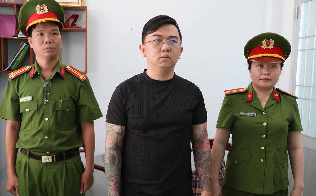 Phê chuẩn khởi tố, bắt tạm giam đối tượng tấn công người đi đường