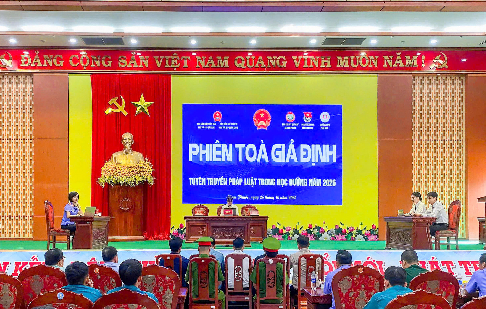 VKSND khu vực 10, TP Đà Nẵng đưa pháp luật đến học đường