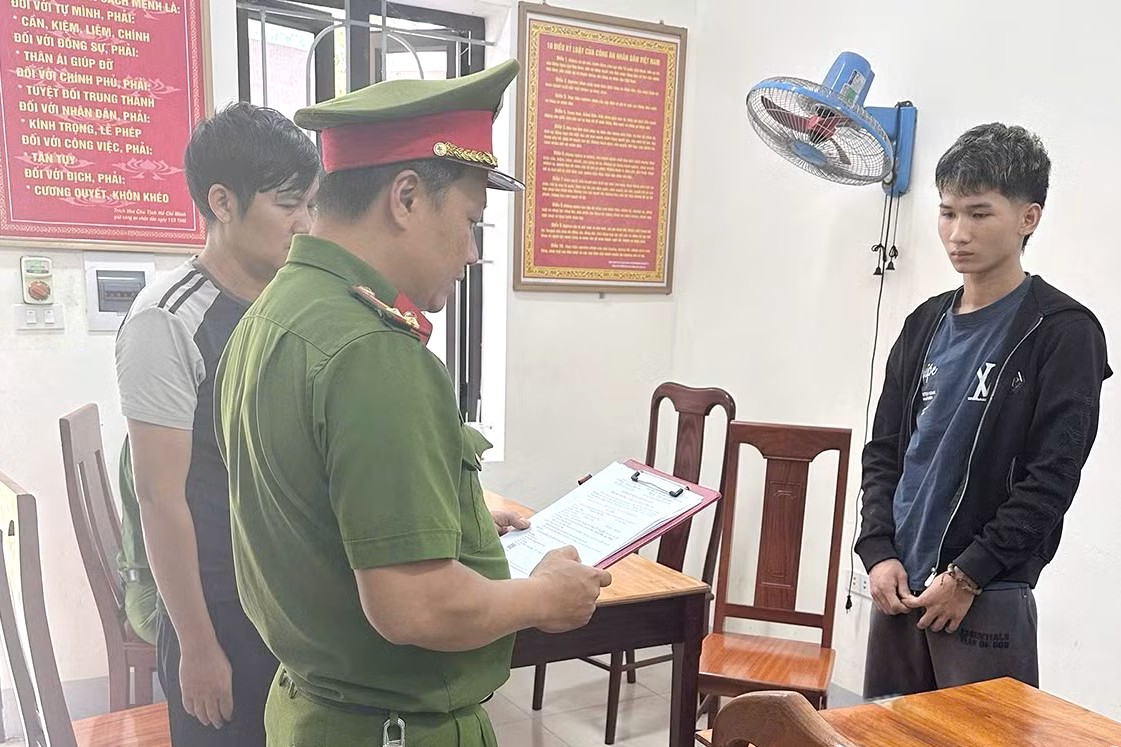 Vận động đối tượng bỏ trốn ở Thái Lan về đầu thú