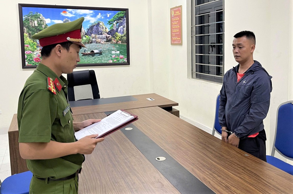 Mâu thuẫn trên bàn nhậu, dùng bát và dao gây thương tích cho hai người