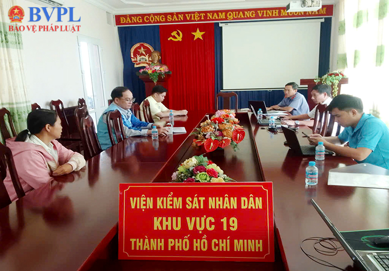 VKSND khu vực 19, TP Hồ Chí Minh phối hợp làm việc với doanh nghiệp chậm đóng bảo hiểm