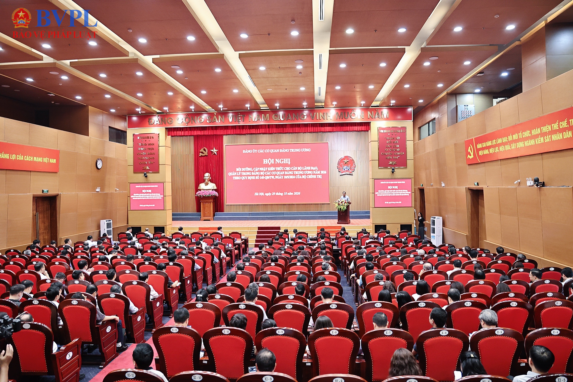 Bồi dưỡng, cập nhật kiến thức cho cán bộ lãnh đạo, quản lý tại các cơ quan Đảng Trung ương